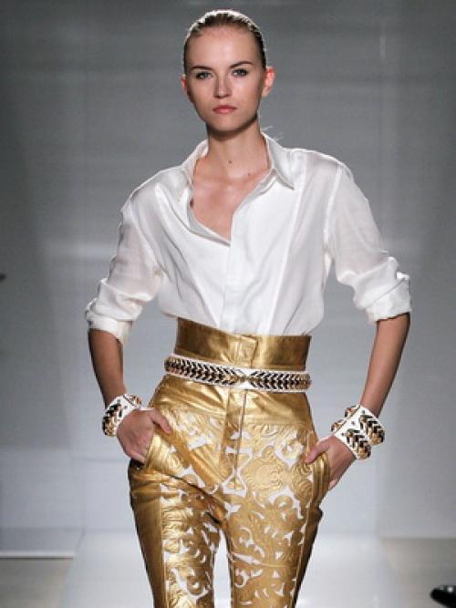 С чем носить прозрачную черную блузку. С чем носить блузку из прозрачной ткани 07