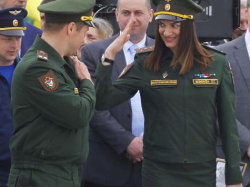 Елена Исинбаева майор. Шойгу произвел Исинбаеву в майоры, а Немова - в полковники