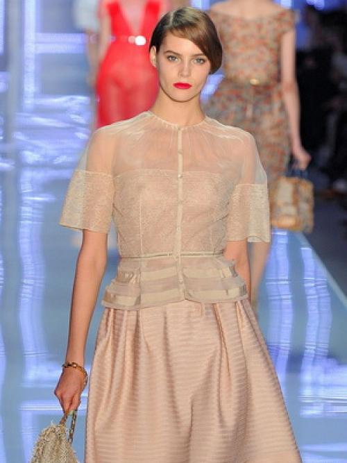 С чем носить прозрачную черную блузку. С чем носить блузку из прозрачной ткани 03