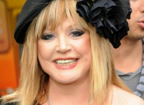 Киркоров и Пугачева развод. Киркоров тяжело переживал уход Пугачевой к Максиму Галкину. Филипп делал все, чтобы вернуть любимую женщину. Однако Примадонна оставалась непреклонной, считая, что певец переживает лишь о себе.