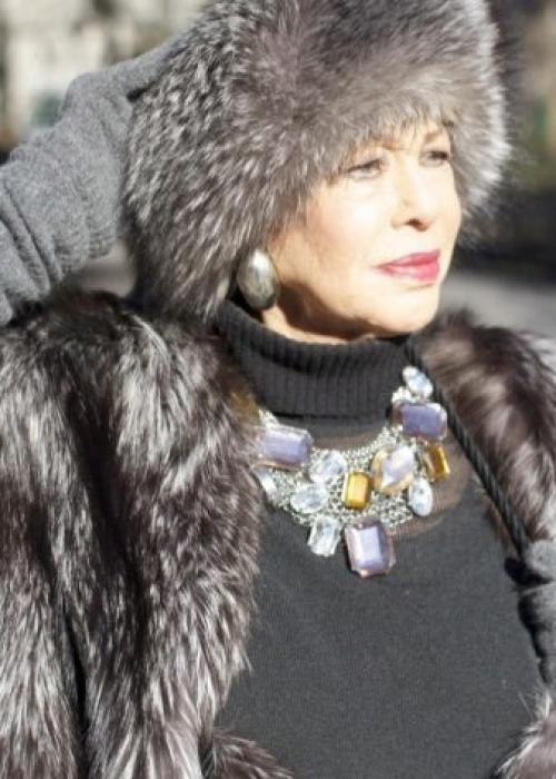 Головные уборы для женщин посл.  Модные вязаные шапочки, которые подойдут стильным дамам после 40 лет для зимы 2019-2020 21 Головные уборы для женщин посл.  Модные вязаные шапочки, которые подойдут стильным дамам после 40 лет для зимы 2019-2020 21