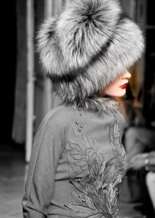 Головные уборы для женщин посл.  Модные вязаные шапочки, которые подойдут стильным дамам после 40 лет для зимы 2019-2020 22 Головные уборы для женщин посл.  Модные вязаные шапочки, которые подойдут стильным дамам после 40 лет для зимы 2019-2020 22