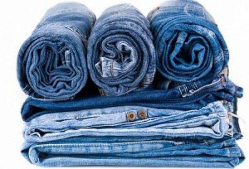 Как стирать джинсы с необработанным краем. Как стирать рваные джинсы в стиральной машине