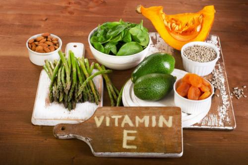 Сколько нужно витамина Е в день женщине. Суточная норма витамина Е (таблица)