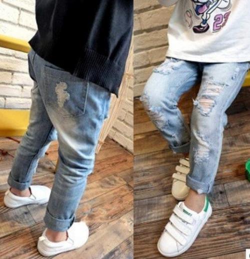 Джинсы с рваным краем. Дырки