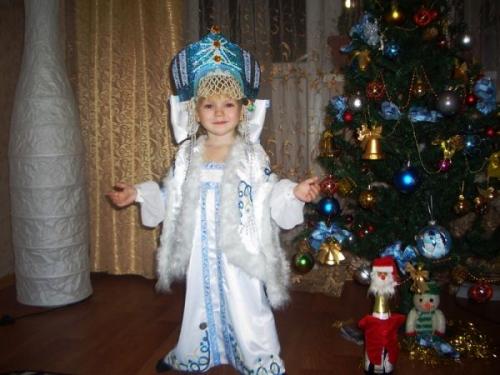 Как сшить костюм для снегурочки своими руками для девочки. Из чего состоит костюм