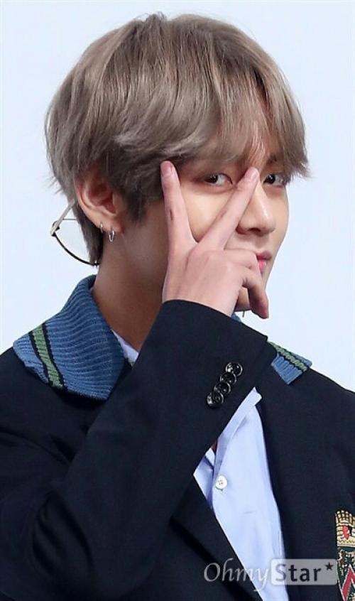 Можно ли айдолам встречаться. Встречаться с айдолом это: ...