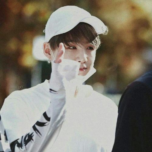 Можно ли айдолам встречаться. Встречаться с айдолом это: ...