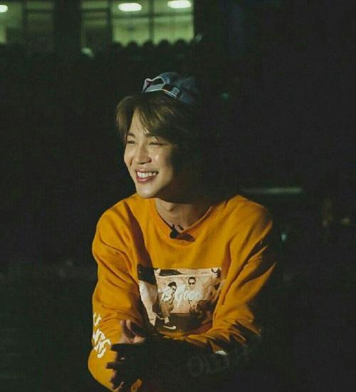 Можно ли айдолам встречаться. Встречаться с айдолом это: ...