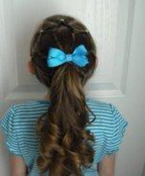 Мастер-класс по прическам для девочек. Детские прически для девочек - на праздник, на каждый день. Цветы из ткани, из атласных лент, заколки для волос