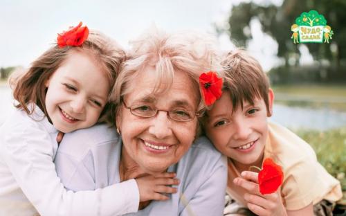 Очень бабушку свою люблю маму мамину люблю. Стишки про бабушку