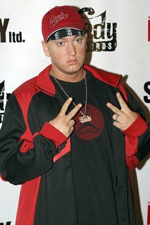 Прическа Эминема 2017. Эминем с бородой. Теперь он совсем перестал быть похожим на себя прежнего