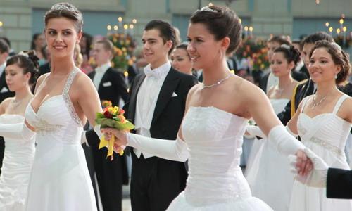 Бал-маскарад платья. Платья, перчатки, обувь, сумки и украшения для бала (с фото)