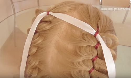 Пучок с лентой для девочки. Прически для девочек с атласными лентами на Новый год и другие праздники