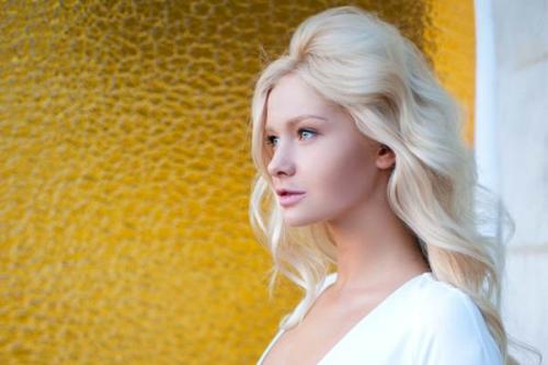 Прическа на бал-маскарад. Бальные прически: как выбрать?