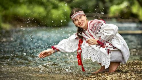 Прическа замужней славянки матери. Прически девушек и замужних женщин в свете славянской традиции.