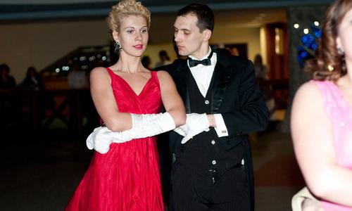 Бал-маскарад платья. Платья, перчатки, обувь, сумки и украшения для бала (с фото)