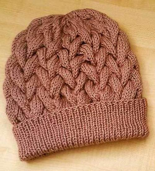 Шапка вязаная косами спицами женская схема. Удобная шапочка с объемными косами спицами