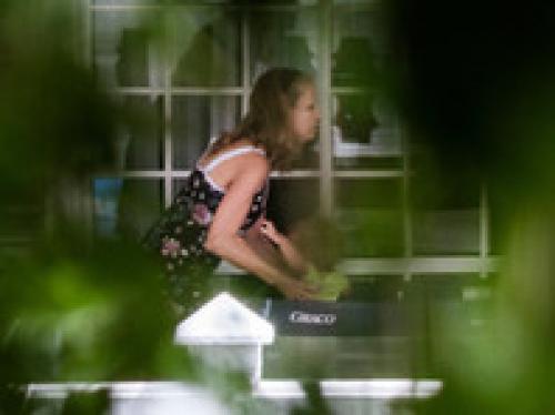 Карла гомолка сейчас. Канадская серийная убийца Карла Хомолка работает волонтером в школе