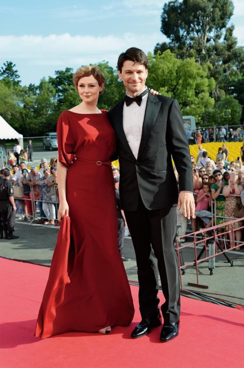 Даниил Страхов и его жена. Актер Даниил Страхов впервые вывел в свет свою жену и ее внешность тут же осудили критики