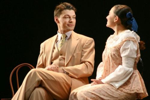 Даниил Страхов и мария леонова развод 2019. Даниил Страхов: отношения, длинною в 20 лет и мимолетный роман, который чуть не разрушил семейное счастье