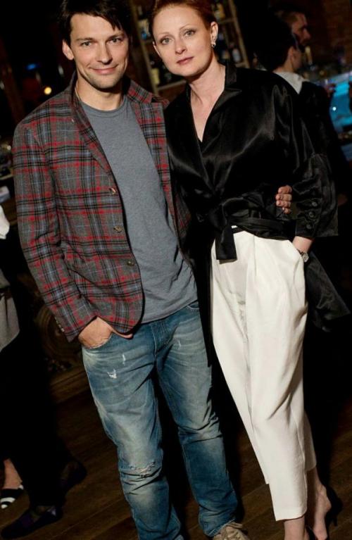 Даниил Страхов и мария леонова развод 2019. Даниил Страхов: отношения, длинною в 20 лет и мимолетный роман, который чуть не разрушил семейное счастье