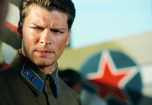 Даниил Страхов и его жена. Актер Даниил Страхов впервые вывел в свет свою жену и ее внешность тут же осудили критики