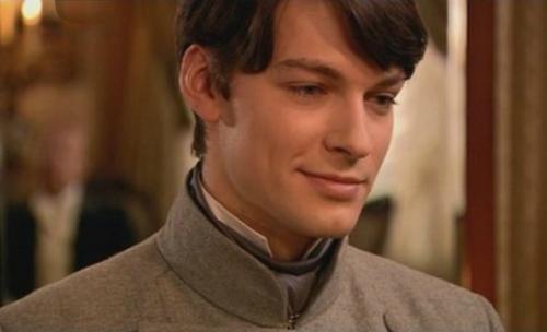 Даниил Страхов и его жена. Актер Даниил Страхов впервые вывел в свет свою жену и ее внешность тут же осудили критики