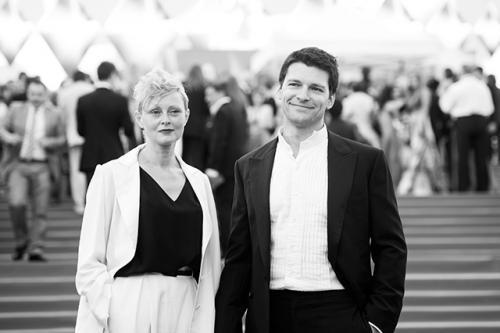 Даниил Страхов и его жена. Актер Даниил Страхов впервые вывел в свет свою жену и ее внешность тут же осудили критики