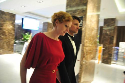 Даниил Страхов и его жена. Актер Даниил Страхов впервые вывел в свет свою жену и ее внешность тут же осудили критики