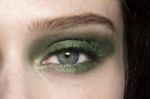 Какие тени подходят для зеленых глаз. Какими тенями красить зеленые глаза?