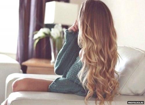 Длинные волосы.