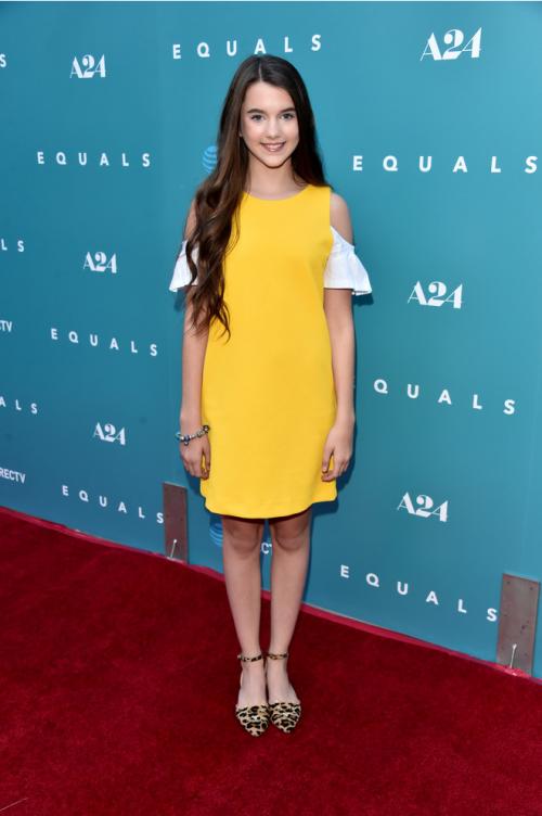 Как носить длинные волосы: женственность и очарование