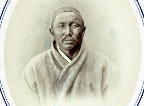 Накосные украшения кыргызов 19 века. Некоторые виды одежды кыргызов в XIX-м и в начале XX-века...