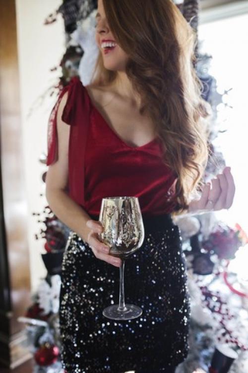 Красная юбка и белая блузка. Красная юбка с чем носить примеры и фото 21 Красная юбка и белая блузка. Красная юбка с чем носить примеры и фото 21