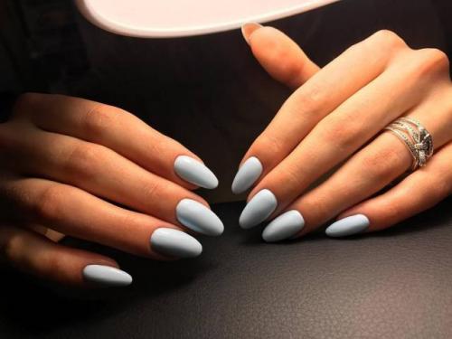 Какой цвет лака подойдет к синему платью. Маникюр под синее платье: идеи