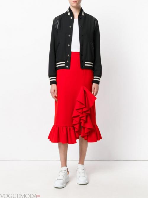 Красная юбка и белая блузка. Красная юбка с чем носить примеры и фото