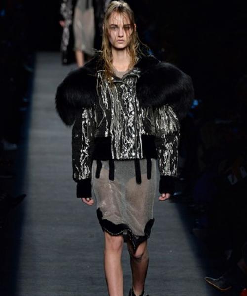 Черная куртка с чем носить. Модные модели пуховиков на осень-зиму 2019-2020 20 Черная куртка с чем носить. Модные модели пуховиков на осень-зиму 2019-2020 20