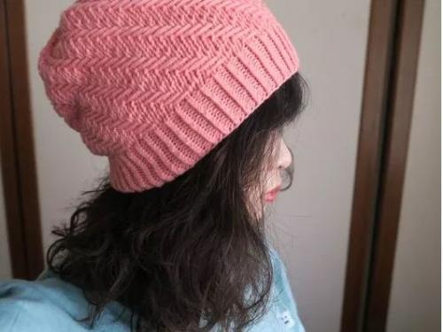 Шапки вязаные спицами женские зима 2019-2019 схемы вязания новинки. 51 вязаная шапка, схема и описание