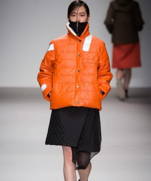 Черная куртка с чем носить. Модные модели пуховиков на осень-зиму 2019-2020 18 Черная куртка с чем носить. Модные модели пуховиков на осень-зиму 2019-2020 18