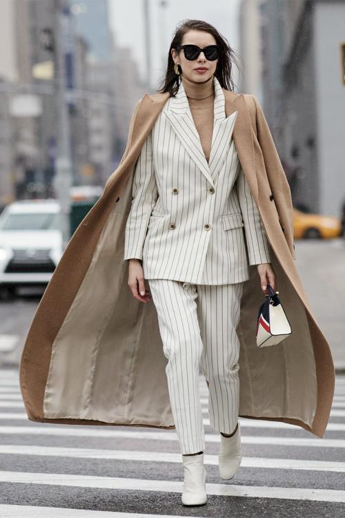 Как носить пальто зимой. Как носить шерстяное пальто зимой: 4 способа утеплиться с помощью многослойных образов