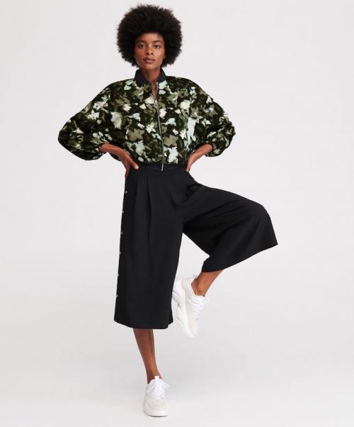 С чем носить кюлоты осенью. С чем носить брюки кюлоты женщине в этом сезоне