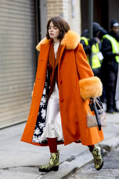 Как носить пальто зимой. Как носить шерстяное пальто зимой: 4 способа утеплиться с помощью многослойных образов