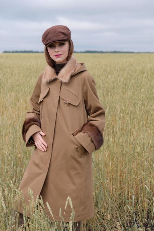 Как носить пальто с кроссовками. Какие модели пальто подходят