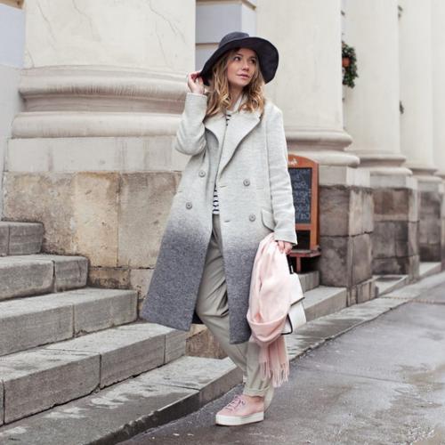 Как носить пальто с кроссовками. Какие модели пальто подходят