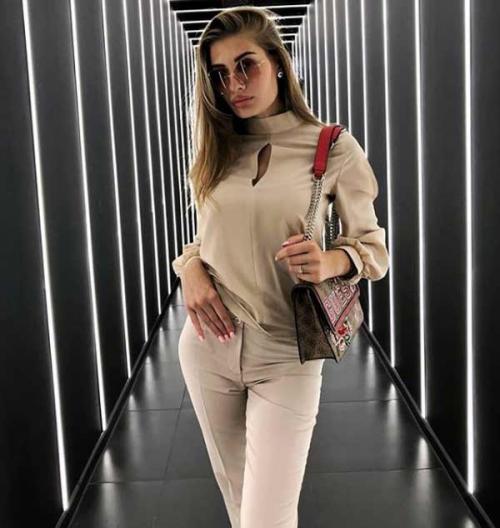 С чем носить блузку бежевую. Бежевая блузка или рубашка: как носить, чтобы выглядеть на миллион