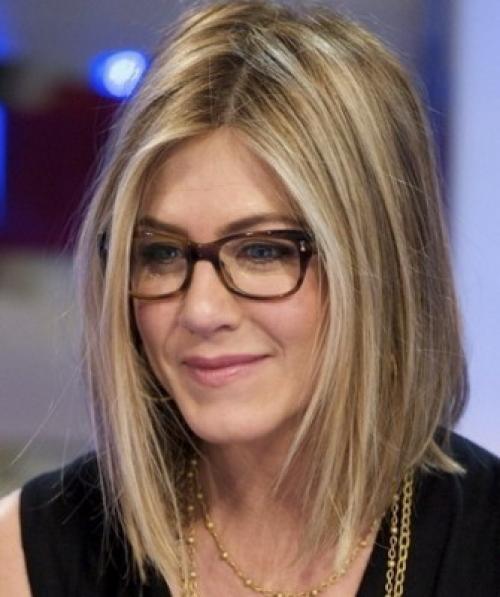 Стрижка на средние волосы темные. Стрижки на средние волосы, придающие объем 07