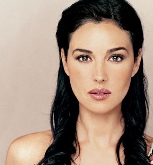 Вечерний образ для брюнеток. Роковая брюнетка: секреты стиля и красоты для темноволосых 04