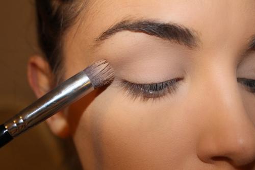 Как красить тени на глаза. Как красить глаза тенями поэтапно: фото для начинающих