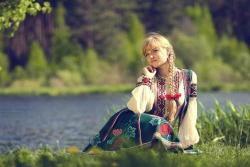 Русская коса с лентой. Что значили косы на Руси